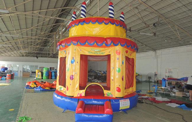 Gorilas inflables al aire libre de la torta de cumpleaños, castillo de Inflatables de la casa de la despedida para los niños RQL-00506