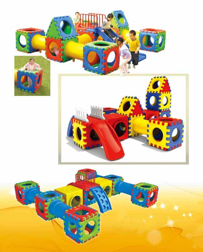 El patio interior de la combinación embroma los juguetes para la diapositiva de unidades de creación plástica del vínculo