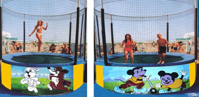 El trampolín interior embroma el trampolín con los trampolines al aire libre grandes redondos del doble de la manija